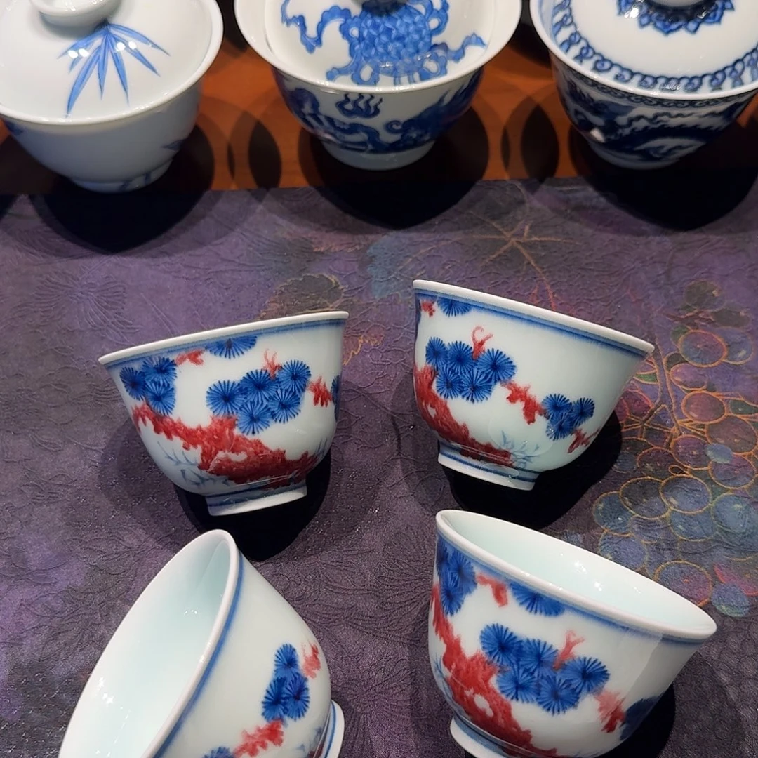 青花釉里红松树品茗杯
