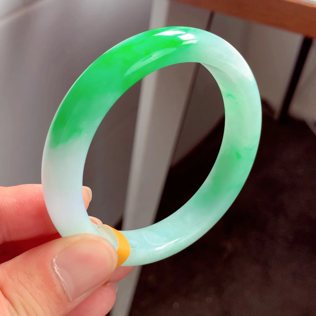 翡翠手镯未镶嵌缅甸翡翠