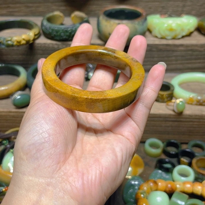 胡***室未镶嵌戒指岫岩河磨玉（透闪石质玉）