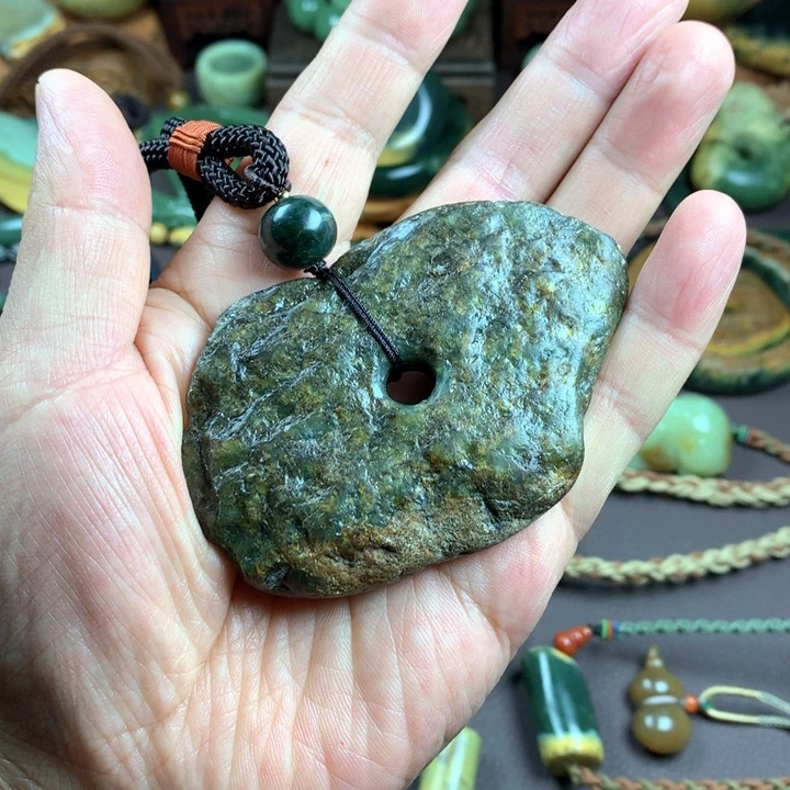 吊坠(赠链)未镶嵌岫岩河磨玉（透闪石质玉）