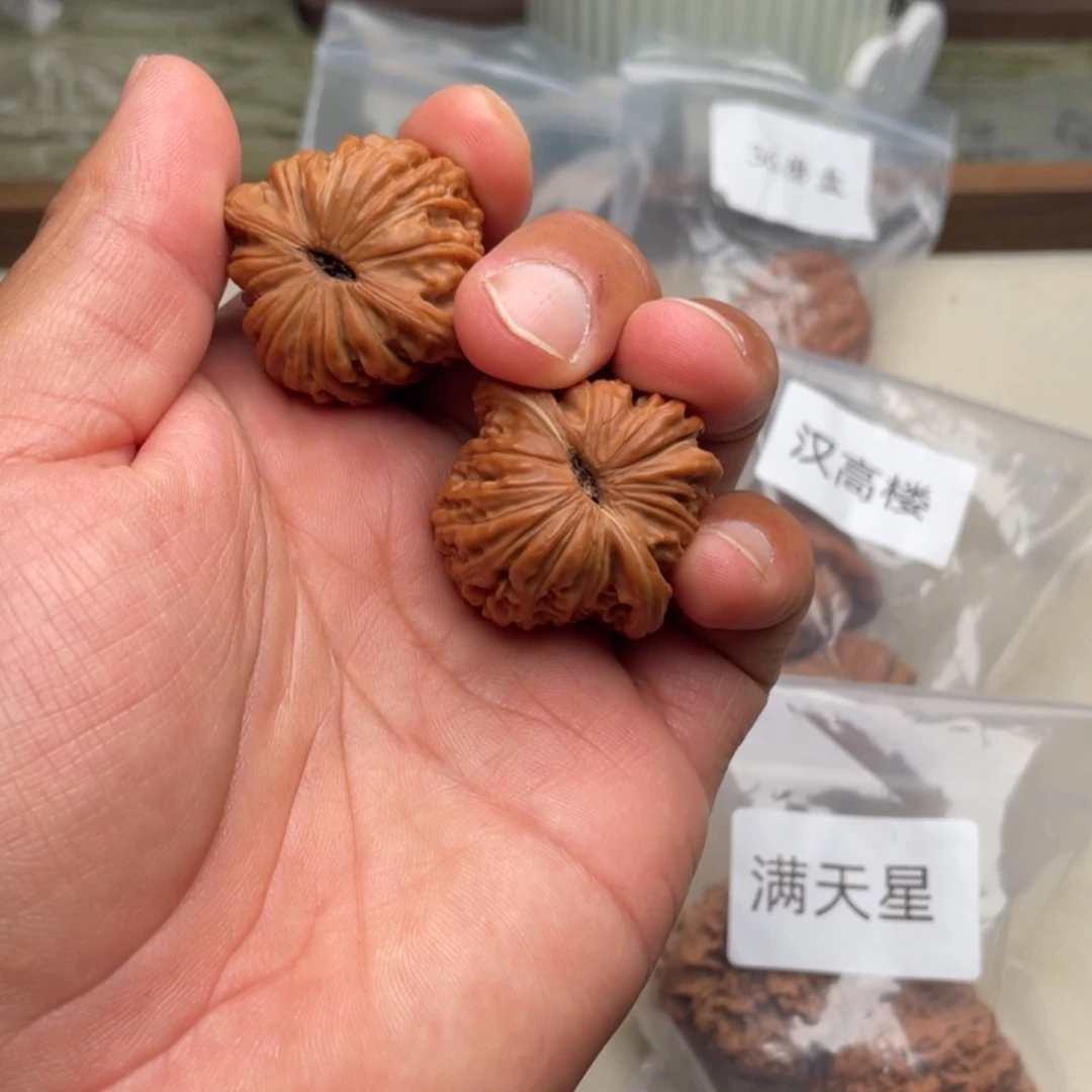 ￴***文玩核桃吊坠汉高楼
