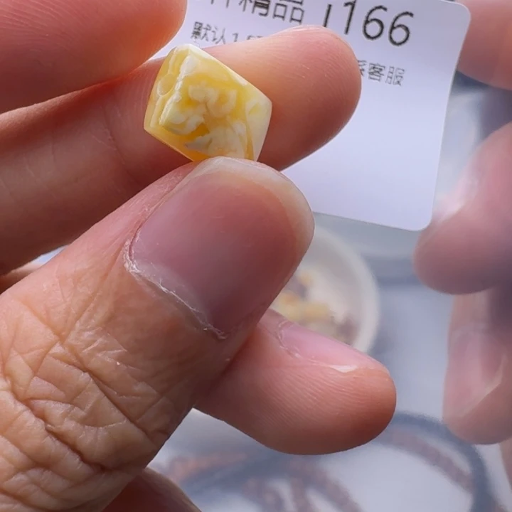 琥珀未镶嵌裸石琥珀