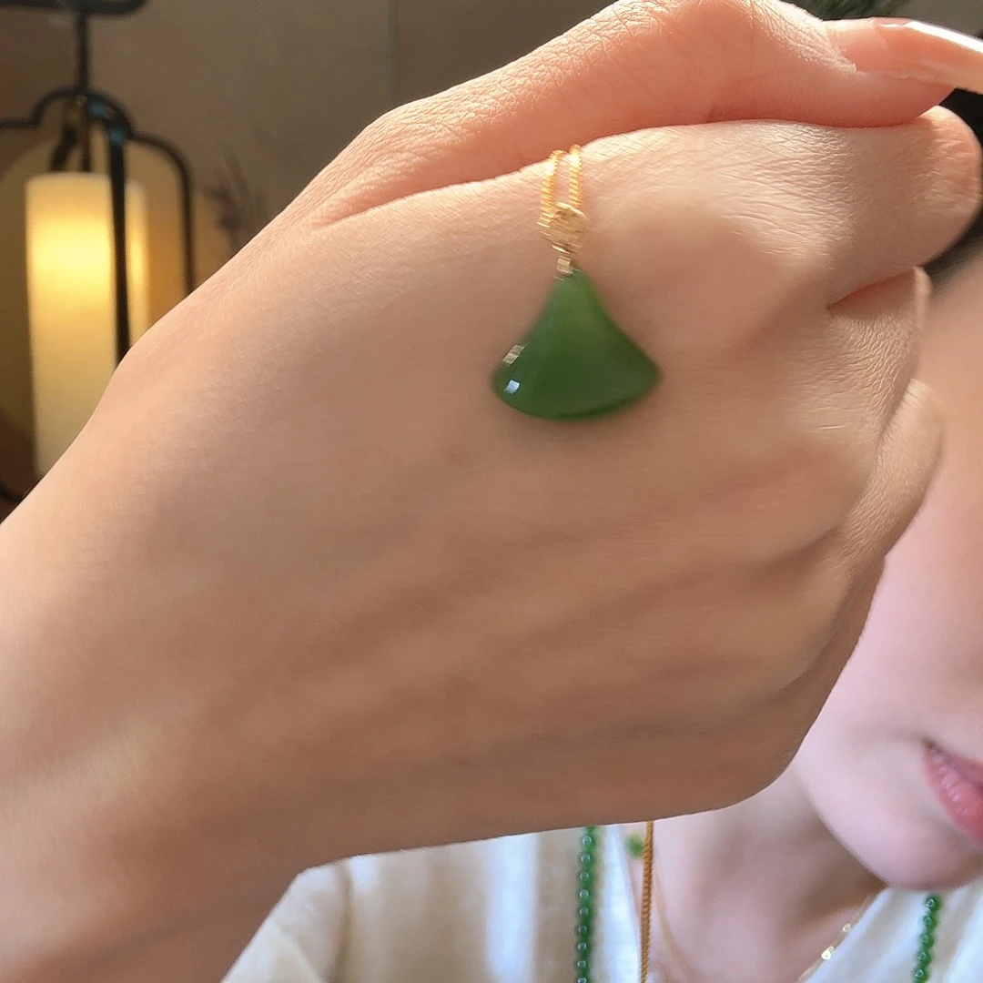 和田玉吊坠(赠链)18K金镶嵌