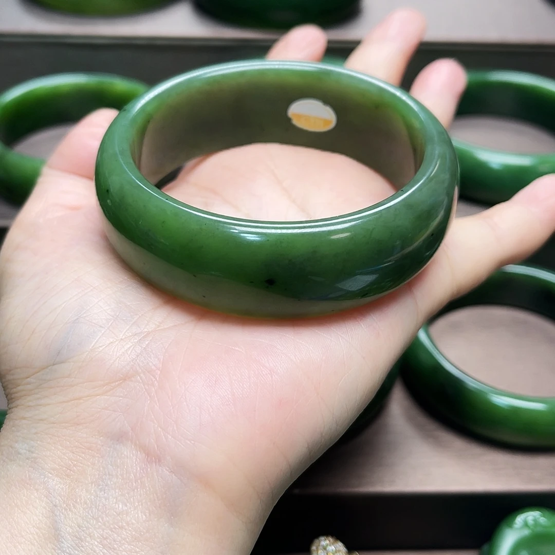 和田玉（碧玉）未镶嵌手镯