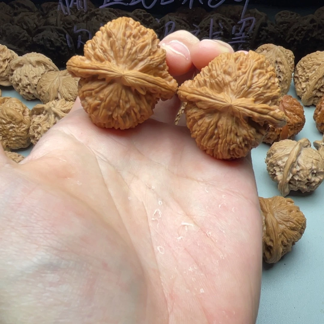 把件核桃42球白狮子