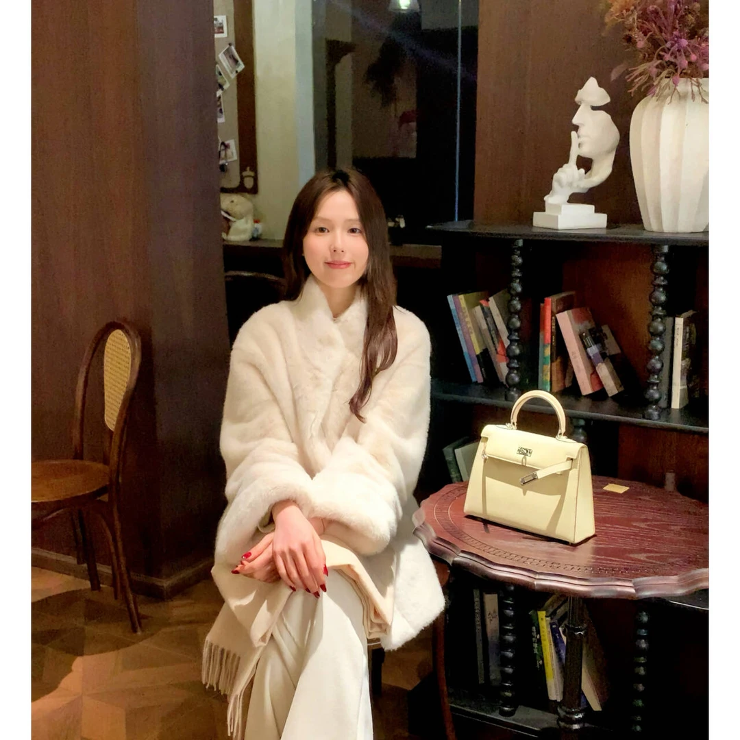 财阀千金 高端冬季设计款仿水貂立领大卷袖保暖外套WT157/1