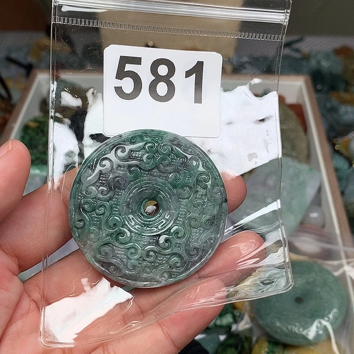 翡翠未镶嵌颈饰齐**圣翡翠