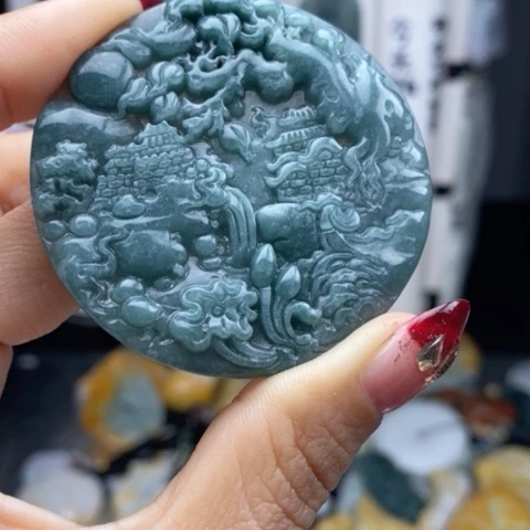翡翠颈饰未镶嵌翡翠
