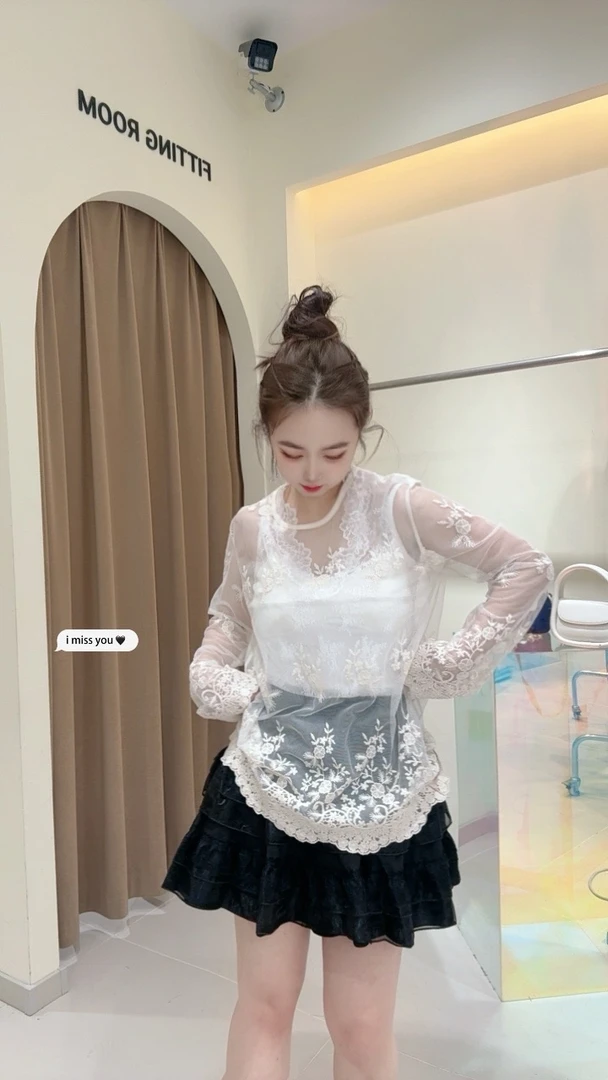 【初夏傍晚】 大观欧货纯色蕾丝印花宽松设计感蕾丝小衫时尚白色范