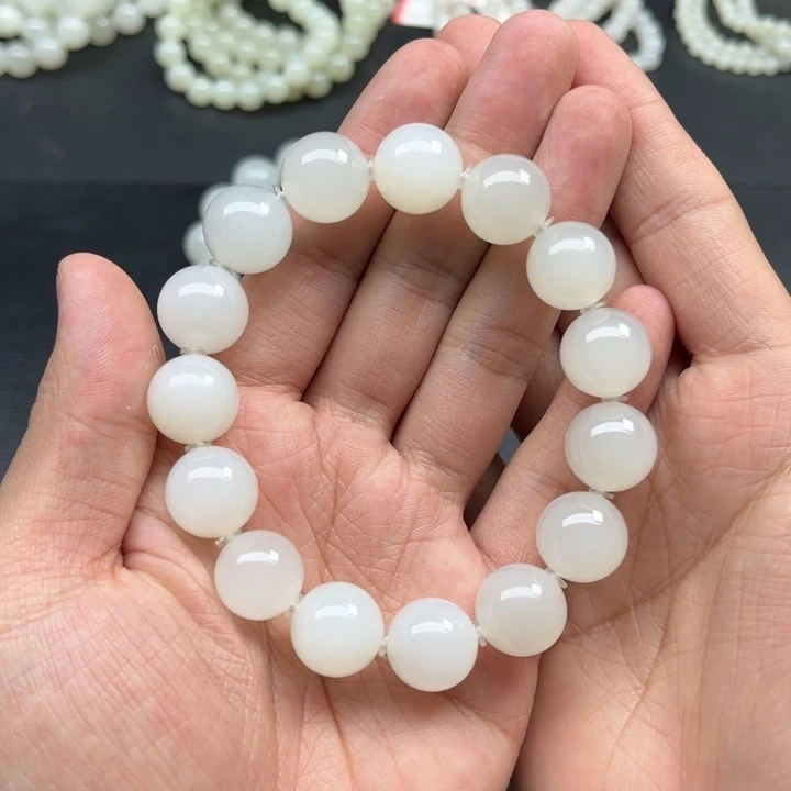 口***糖和田玉未镶嵌手链