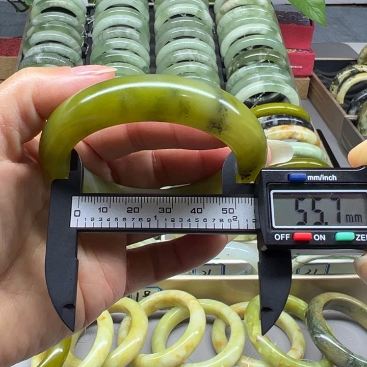 蛇纹石玉未镶嵌手镯22