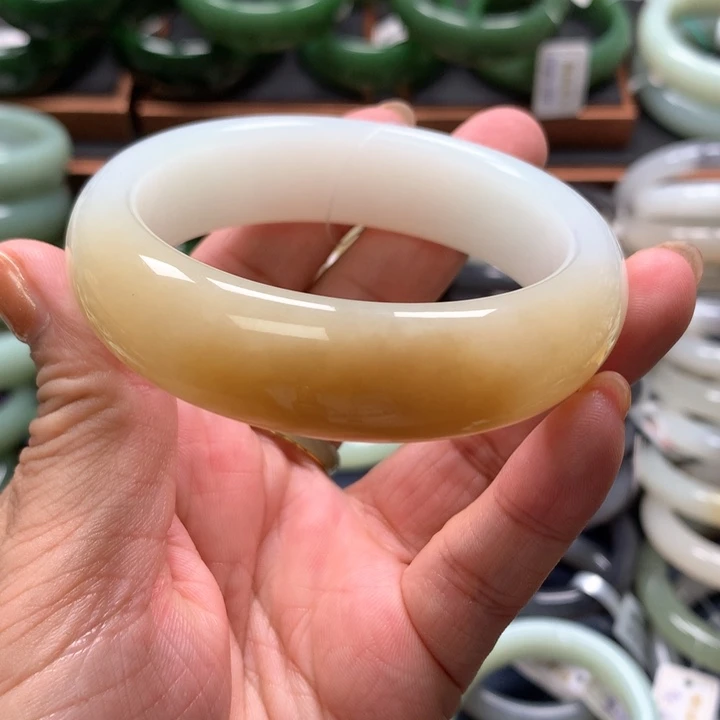 【闪购商品】未镶嵌手镯和田玉