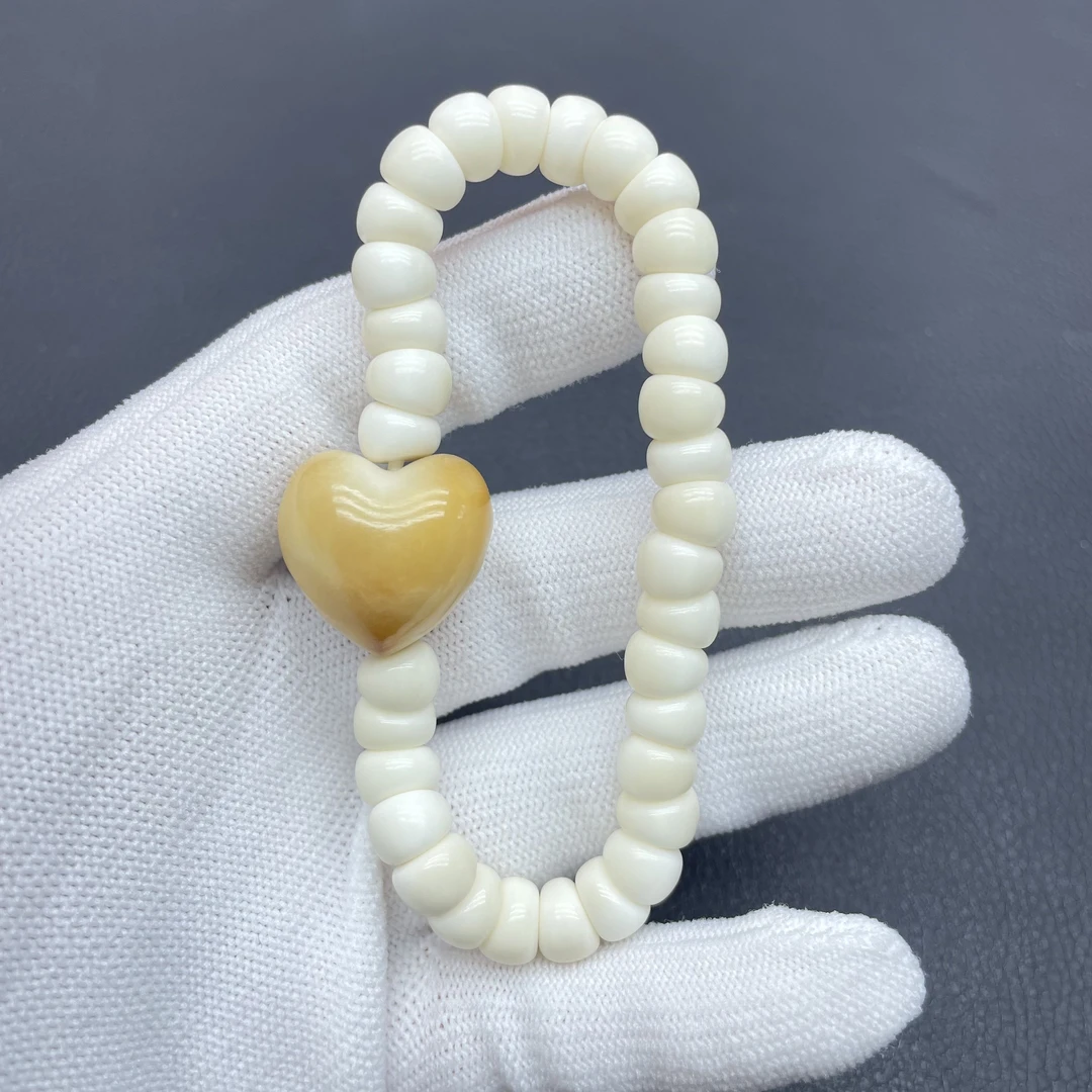 白玉菩提8.5mm蒜瓣大肠搭配象牙果雕刻炭烤爱心