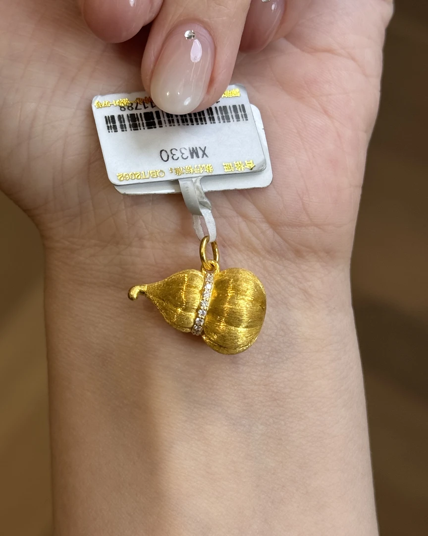 足金999 镶嵌莫桑钻拉丝葫芦吊坠