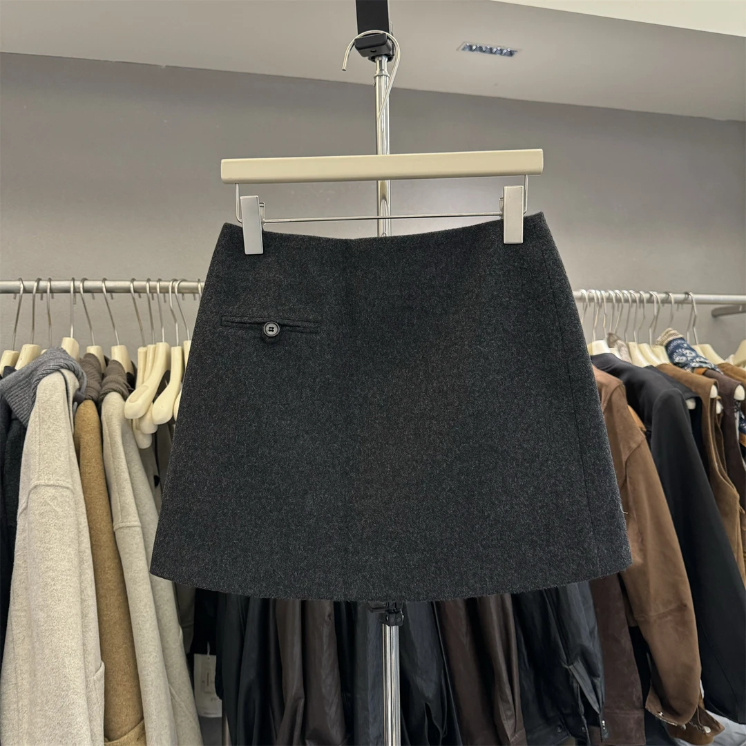 秋冬新款韩系纽扣设计感A字防走光简约休闲百搭半身裙毛呢短裙女