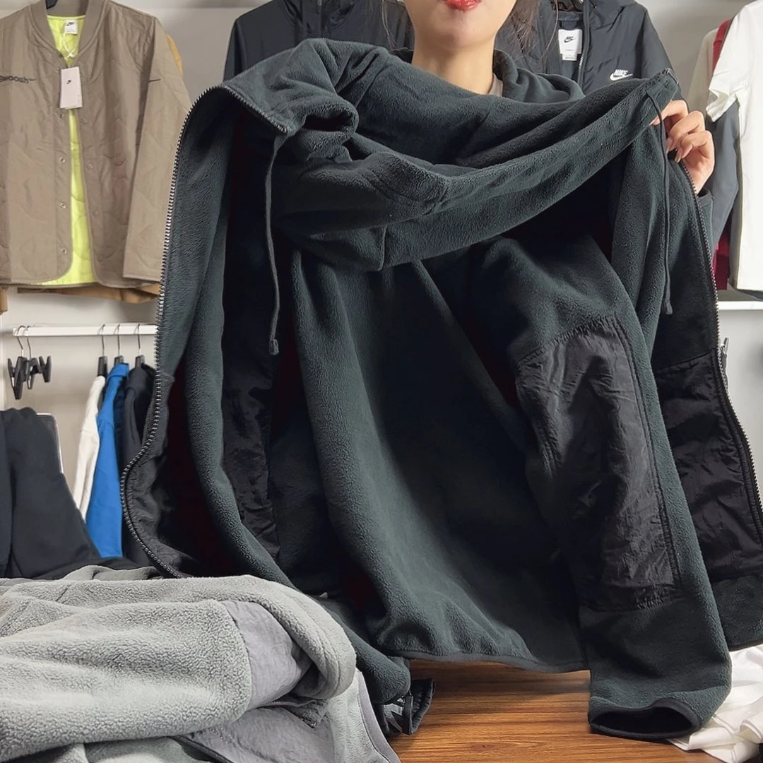 4883炭黑色外套XL码 不退换