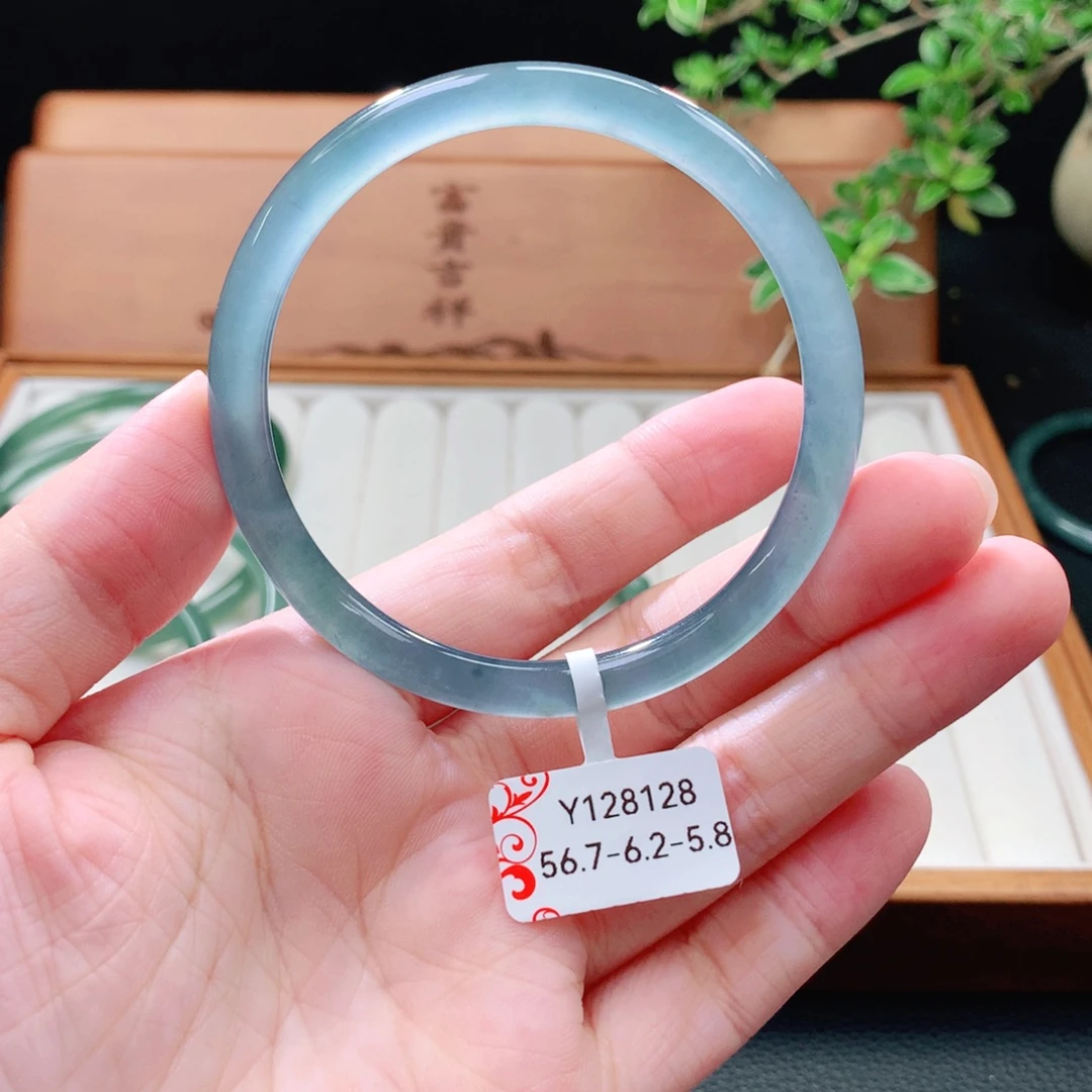 未镶嵌手镯（圆镯）翡翠