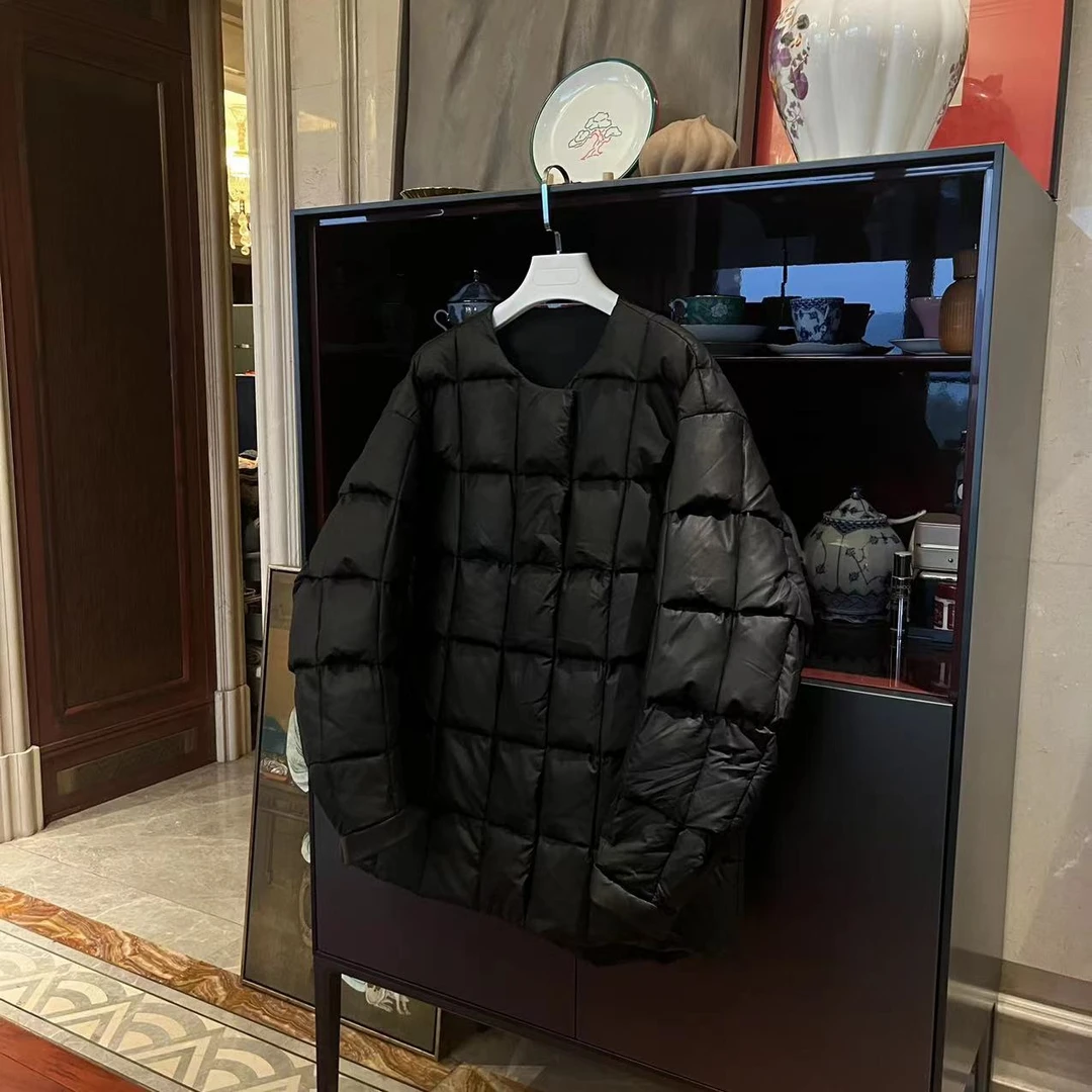 《蛋形皮羽绒服》MYL 黑色羊皮格子鹅绒服2023秋冬圆领单排扣外套