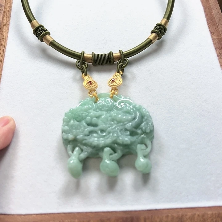 翡翠未镶嵌颈饰吊坠