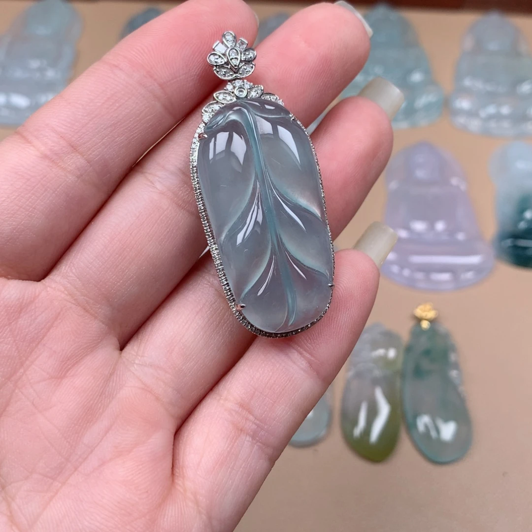 翡翠18K金镶嵌颈饰缅甸翡翠