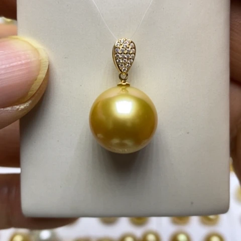 颈饰18K金镶嵌海水珍珠