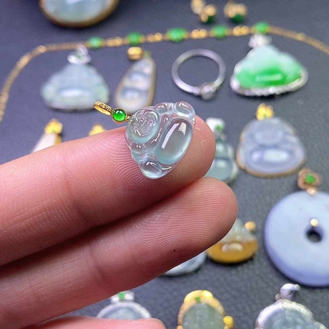 颈饰18K金镶嵌翡翠