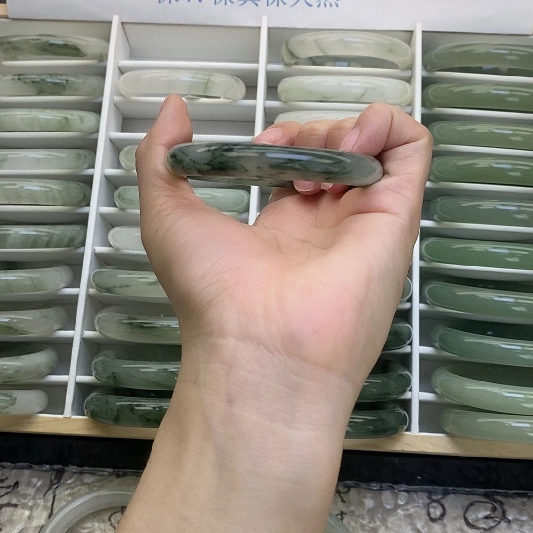 石英质玉（非洲翠）未镶嵌手镯228