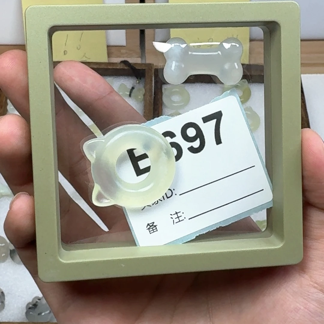 蛇纹石玉吊坠未镶嵌