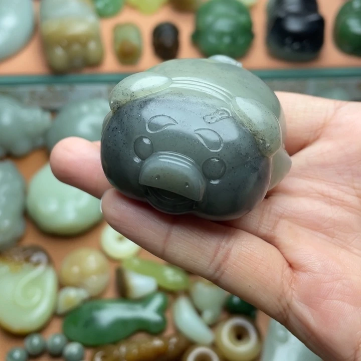 【闪购商品】颈饰未镶嵌和田玉和田玉青花猪猪