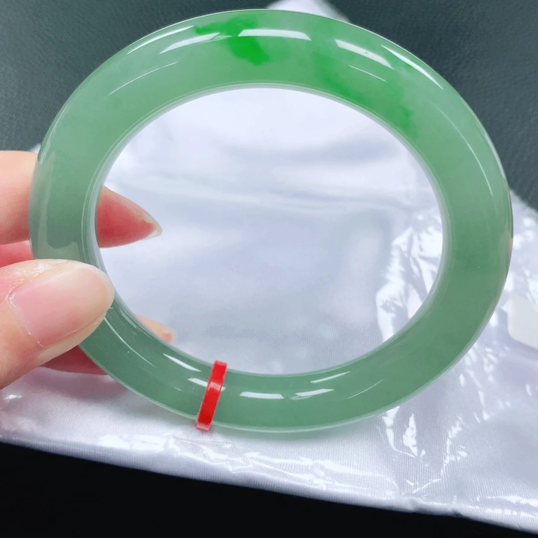 翡翠手镯未镶嵌56圈