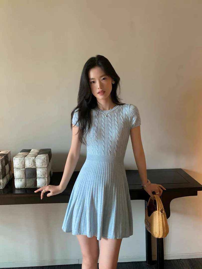 复古短袖针织连衣裙女夏季新款修身设计感气质收腰a字连衣裙短款