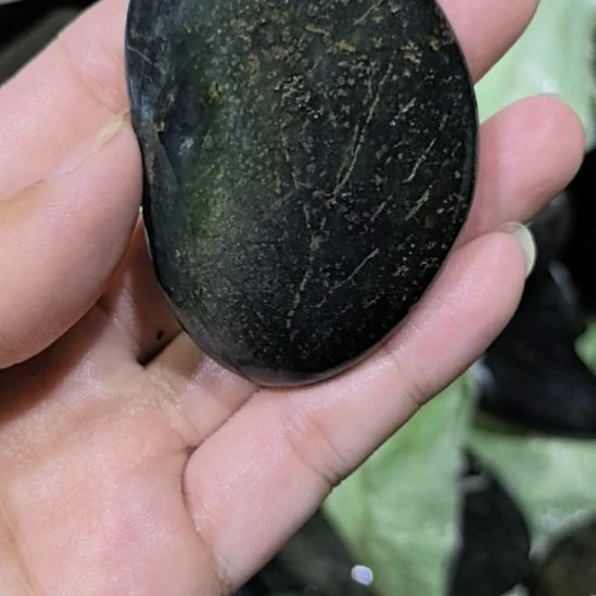 怡***然有机玻璃藏玉药王石原石一个