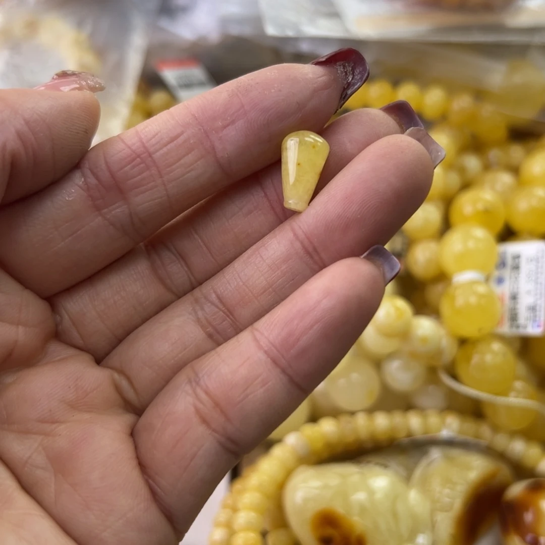 琥珀珠宝奇石未镶嵌