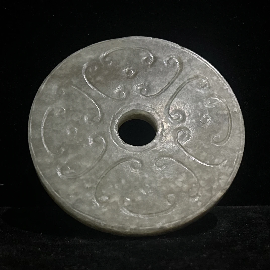 明代和田玉雕卷云纹玉璧