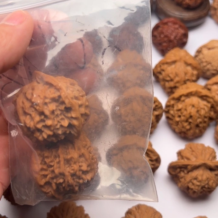 桃核把件轻**雾发给哥哥哥哥