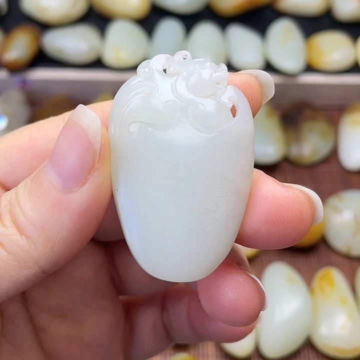 和田玉未镶嵌颈饰