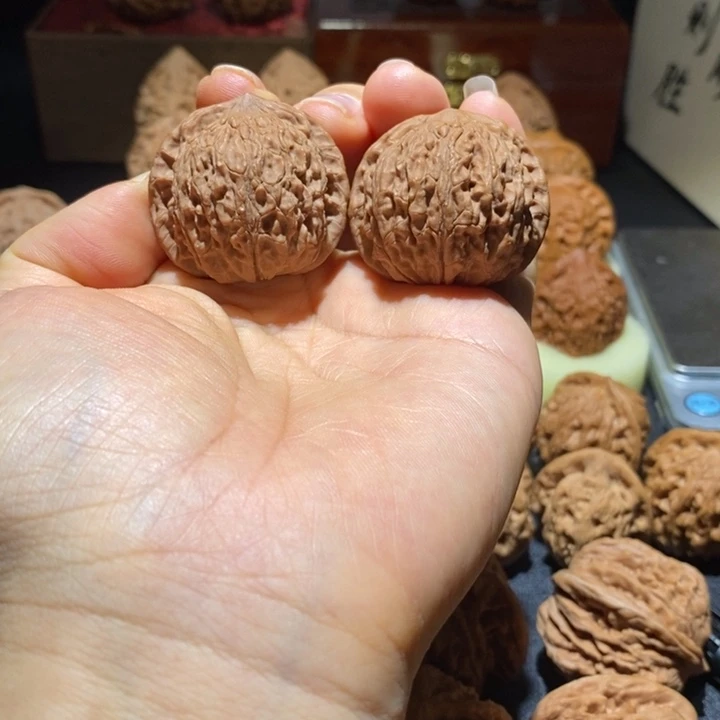 b***e文玩核桃吊坠铁锤