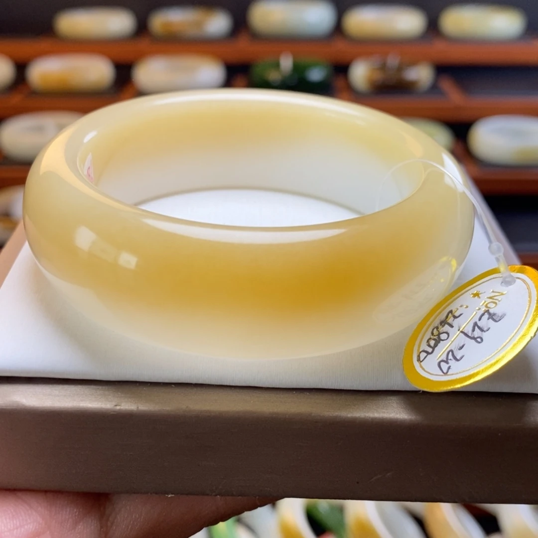 和田玉未镶嵌手镯54圈