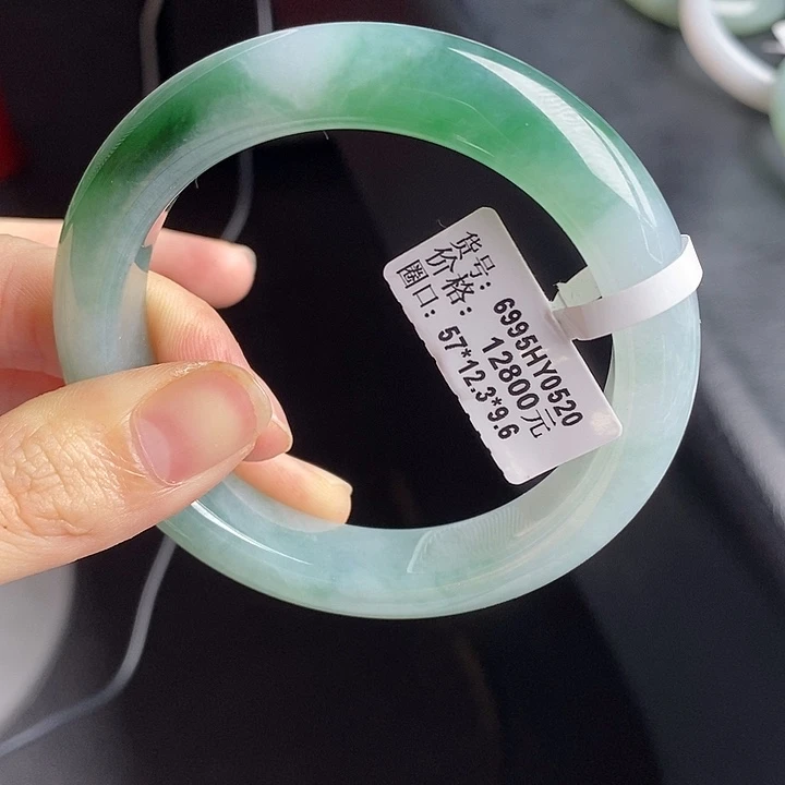 翡翠手镯未镶嵌57圈口