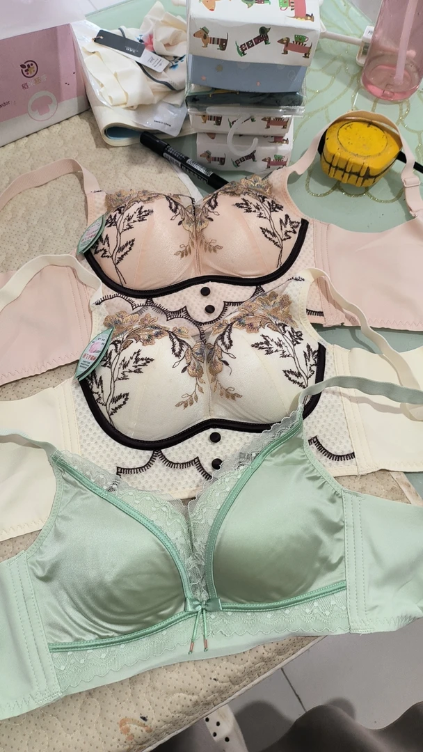 小胸福音缎面聚拢调整型文胸收副乳无钢圈内衣 孤品