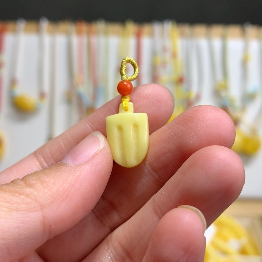 琥珀未镶嵌裸石配饰