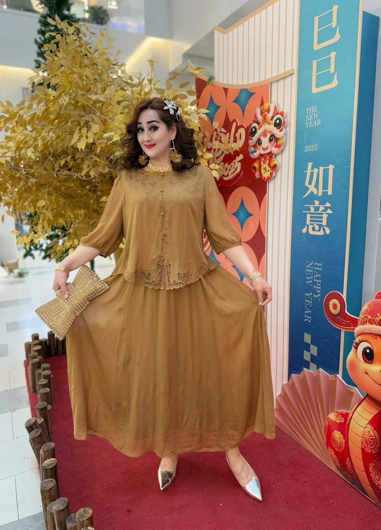 时尚洋气绣花连衣裙----4006