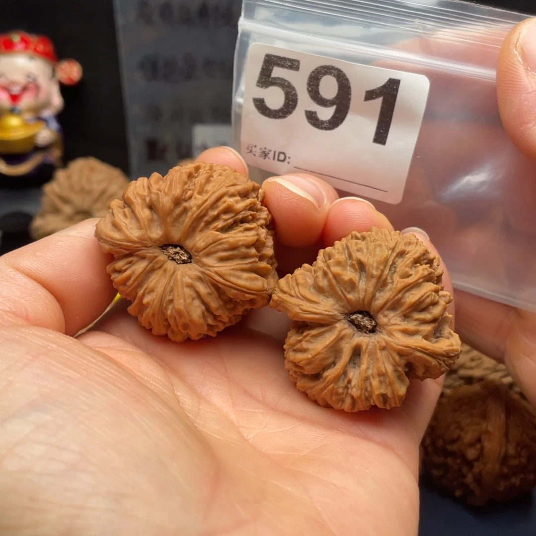 文玩核桃把件南疆凹底39