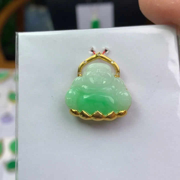 颈饰18K金镶嵌翡翠