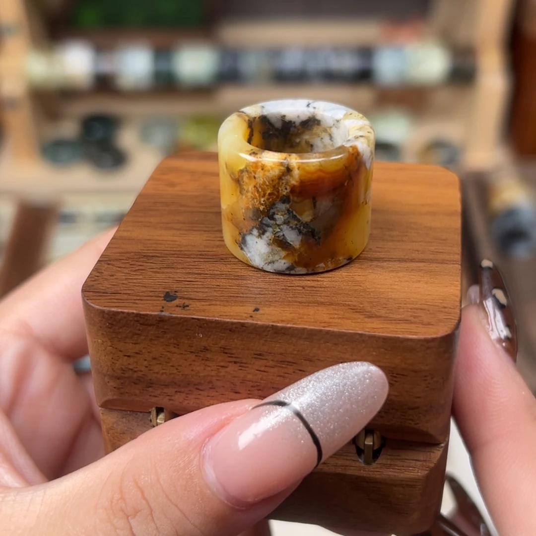 蛇纹石玉未镶嵌戒指微瑕内径16.1