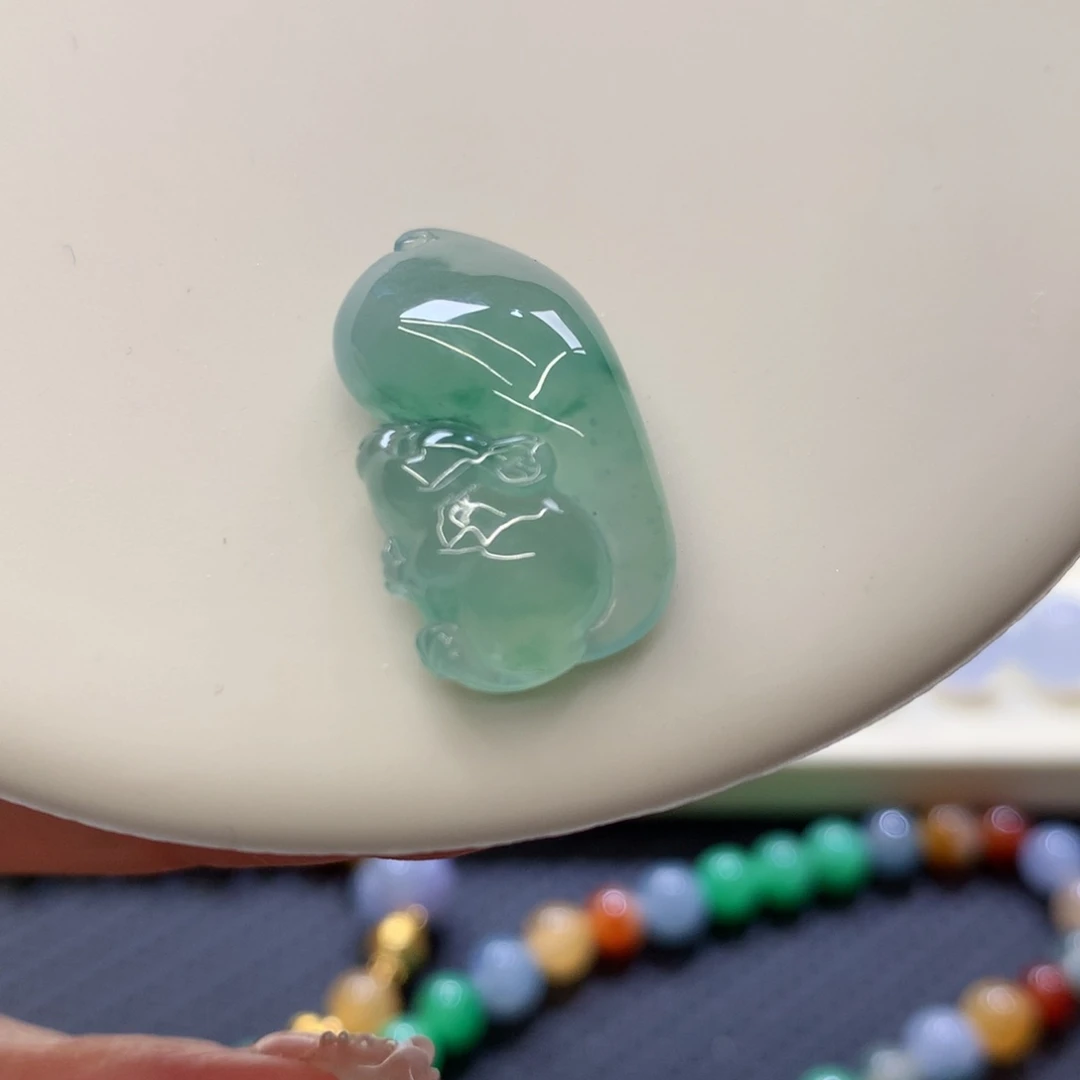 定制翡翠未镶嵌 毛货抛光定制 冰蓝底晴绿 松鼠来宝