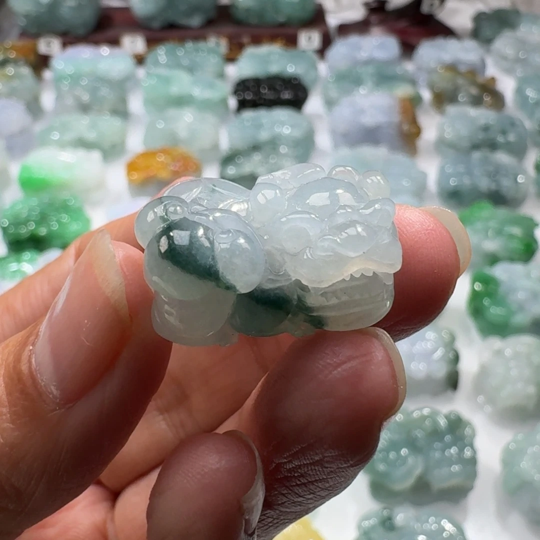 翡翠未镶嵌挂件貔貅