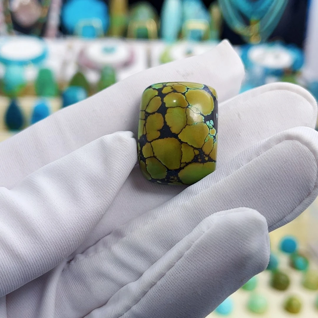 绿松石未镶嵌颈饰