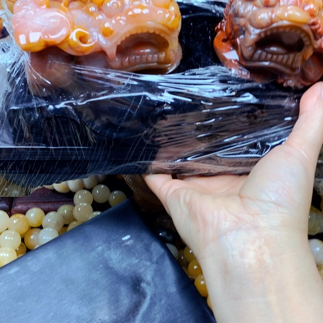 石英质玉（黄龙玉）颈饰未镶嵌