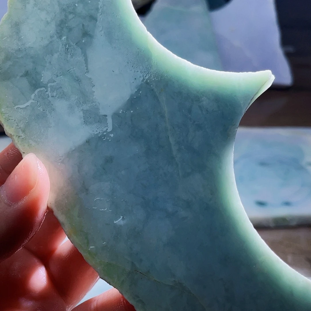 翡翠未镶嵌颈饰毛料33